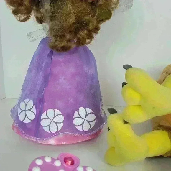 SOFIA THE FIRST MAGIC DANCING DOLL SINGS TALKS - Picture 8 of 17